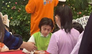 刘烨儿子诺一被指撞脸何炅